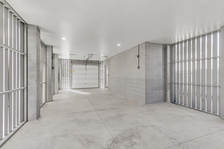 Spacious, unfurnished interior of a new home in , Charleston (Image 30).