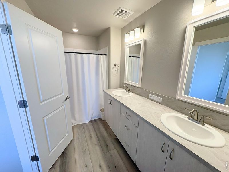 Furnished interior view inside a new home in Fickel Farm, Berthoud (Image 11).