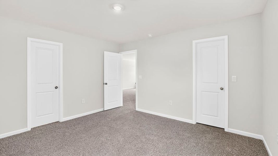 Spacious, unfurnished interior of a new home in Woodglen, Piedmont (Image 30).