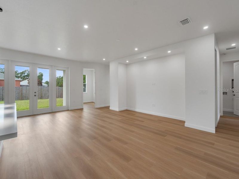Spacious, unfurnished interior of a new home in , Palm Bay (Image 13).