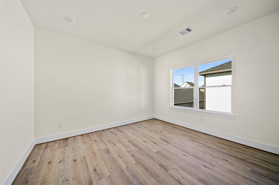 Spacious, unfurnished interior of a new home in , Houston (Image 19).