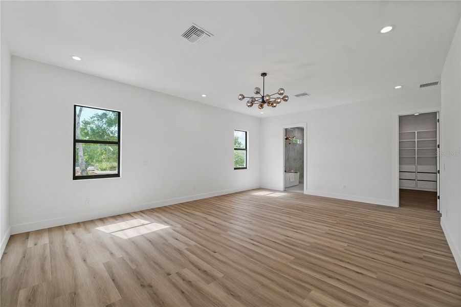 Spacious, unfurnished interior of a new home in , Tampa (Image 41).