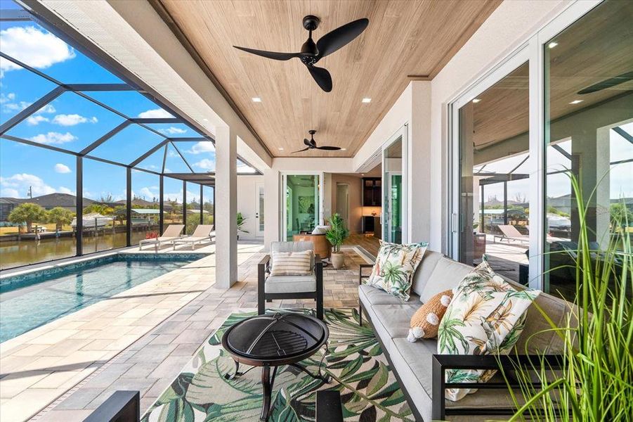 Exterior details and patio area of a home in , Port Charlotte (Image 19).