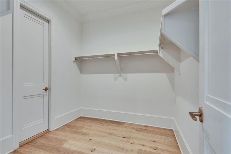 Spacious, unfurnished interior of a new home in , Alpharetta (Image 67).