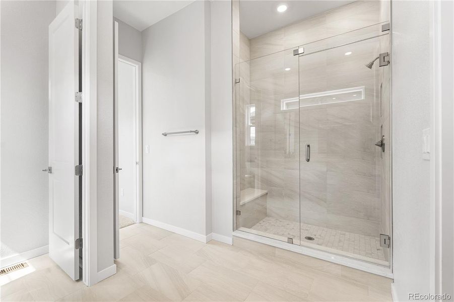 Spacious, unfurnished interior of a new home in Horizon at Solstice, Littleton (Image 26).