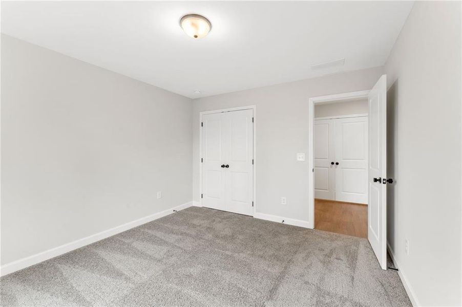 Spacious, unfurnished interior of a new home in Cherokee Township, Acworth (Image 21).