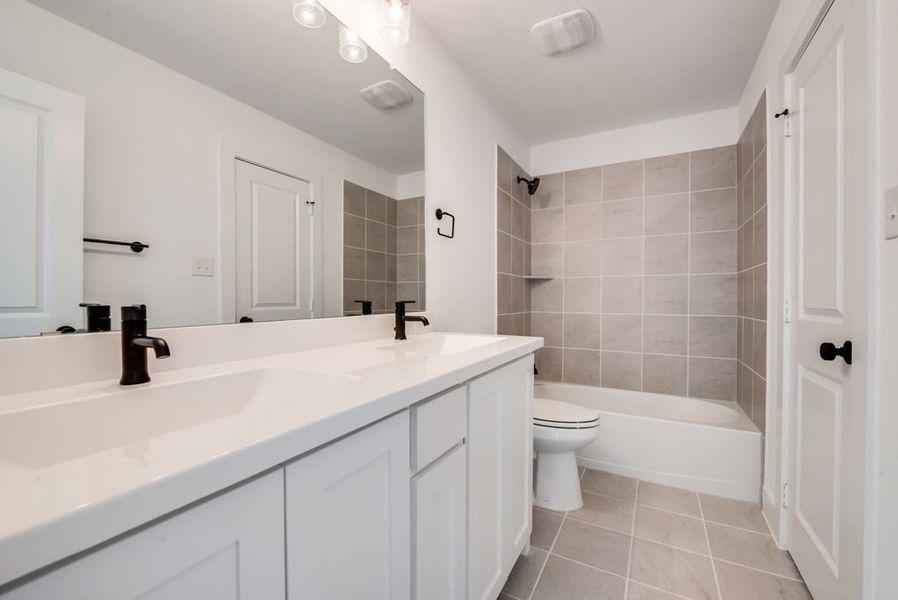 Representative furnished interior of a home built from the Heath - 4452 TP by Shaddock Homes in Tavolo Park, Fort Worth (Image 13).