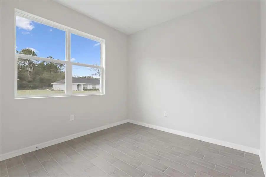 Spacious, unfurnished interior of a new home in , Ocala (Image 8).