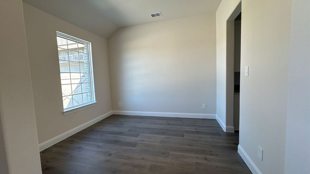 Spacious, unfurnished interior of a new home in Peachtree Meadows, Rockwall (Image 22).