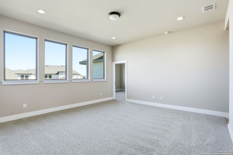 Spacious, unfurnished interior of a new home in Legacy at Lake Dunlap, New Braunfels (Image 25). Spacious, unfurnished interior of a new home in Legacy at Lake Dunlap, New Braunfels (Image 25).