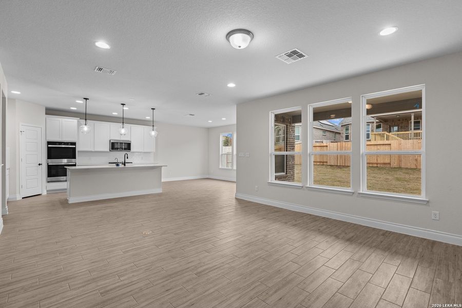 Spacious, unfurnished interior of a new home in Horizon Ridge, San Antonio (Image 22). Spacious, unfurnished interior of a new home in Horizon Ridge, San Antonio (Image 22).