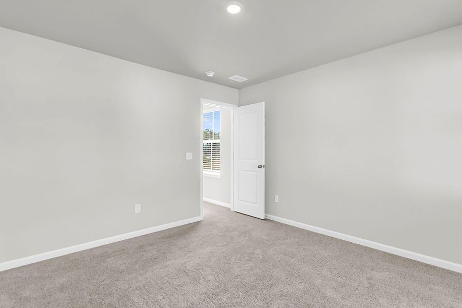 Spacious, unfurnished interior of a new home in Wildcat Chase, Summerville (Image 25).