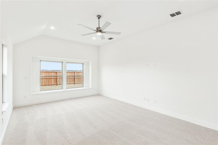 Spacious, unfurnished interior of a new home in Stone River Glen, Royse City (Image 28).