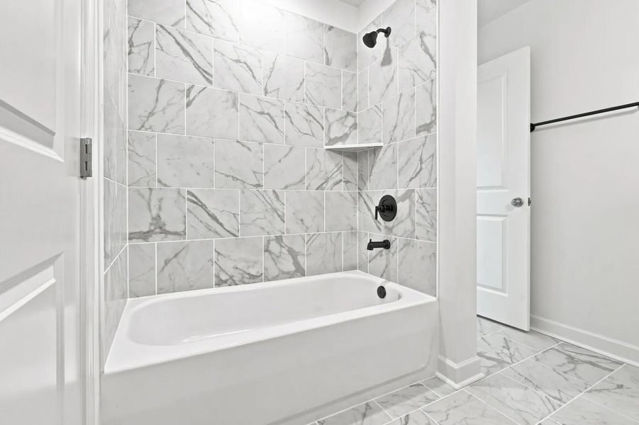 Ashland B Bathroom 3