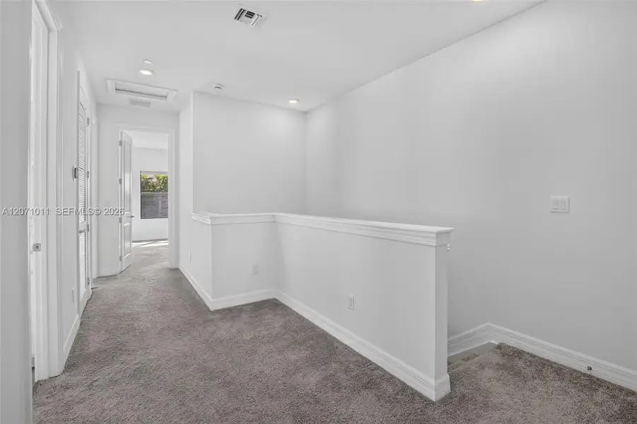 Spacious, unfurnished interior of a new home in , Plantation (Image 18).