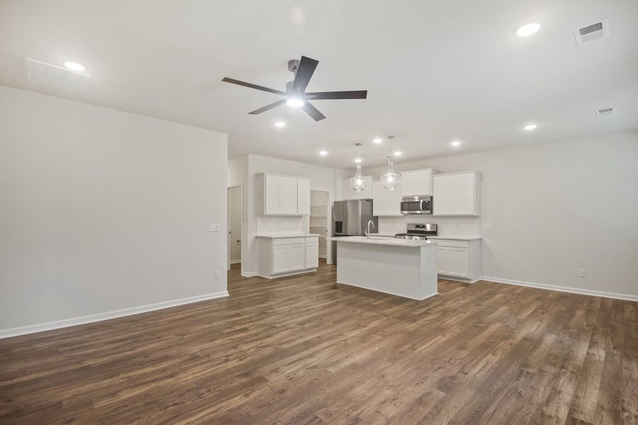 Spacious, unfurnished interior of a new home in Birdhaven, Lexington (Image 17).