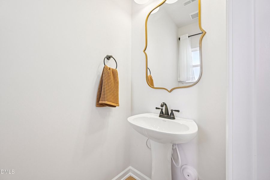 33-print-Commons Cir-S2511-033