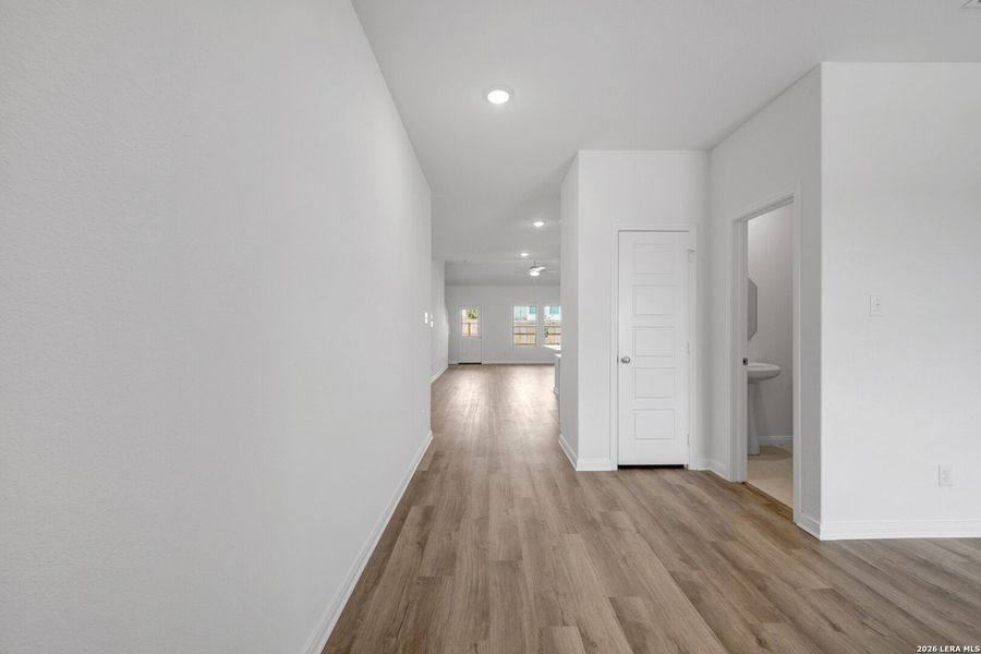 Spacious, unfurnished interior of a new home in Greenspoint Heights, Seguin (Image 30).