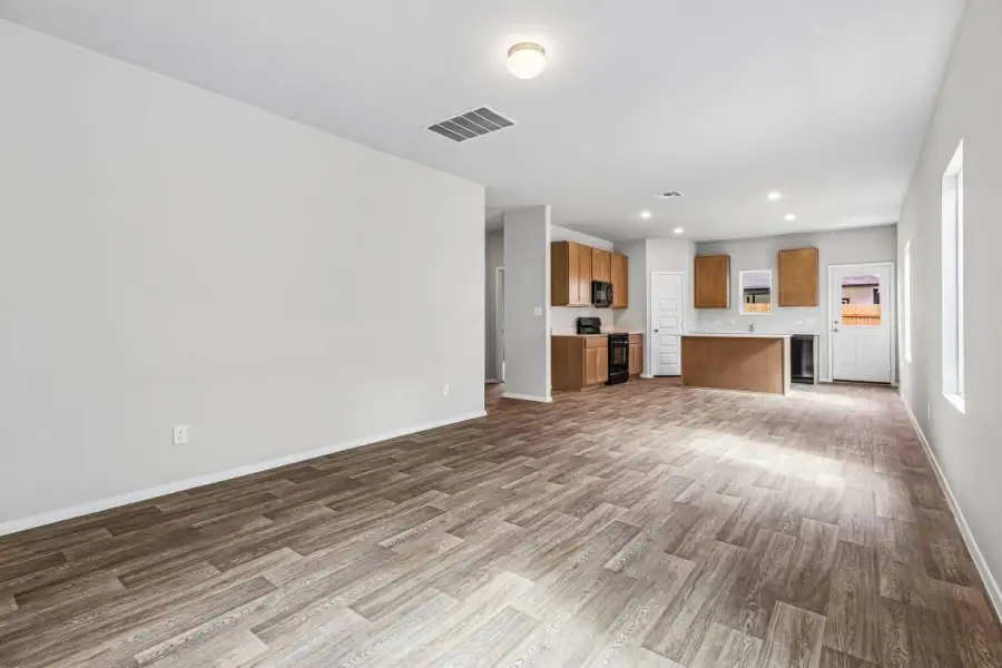 Spacious, unfurnished interior of a new home in Edgebrooke, Pflugerville (Image 14).