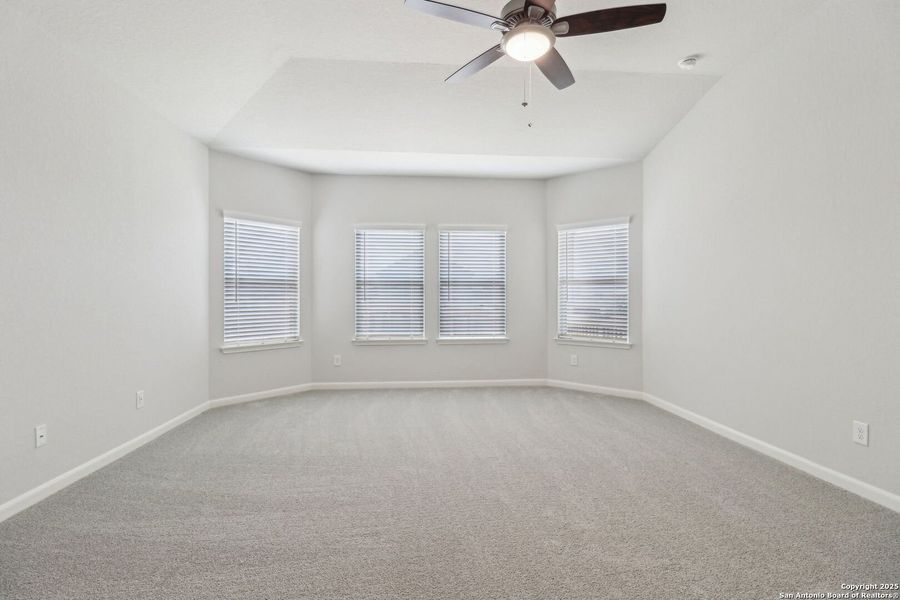 Spacious, unfurnished interior of a new home in Arcadia Ridge - Premier Series, San Antonio (Image 26).