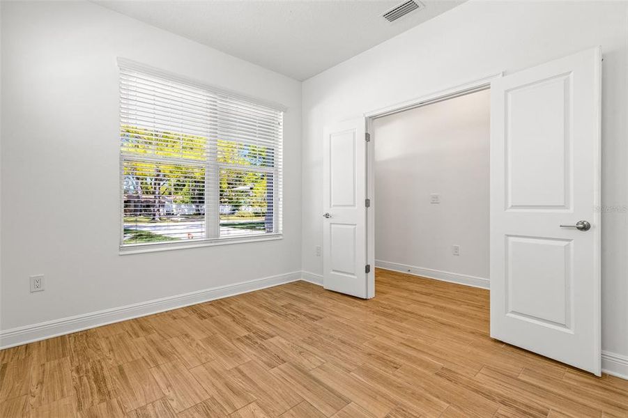 Spacious, unfurnished interior of a new home in , Tampa (Image 24).