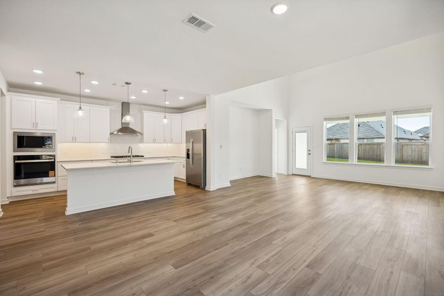 Spacious, unfurnished interior of a new home in Montgomery Bend, Montgomery (Image 23).