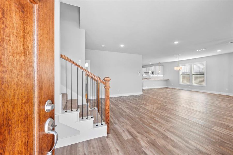 Spacious, unfurnished interior of a new home in Heritage Towne, Grand Prairie (Image 28).