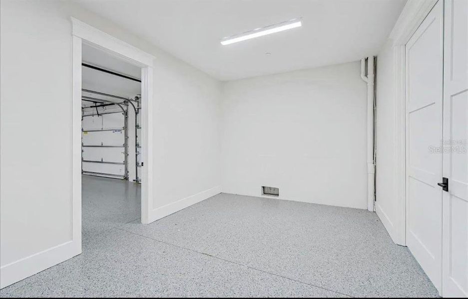 Spacious, unfurnished interior of a new home in , Bradenton (Image 24).