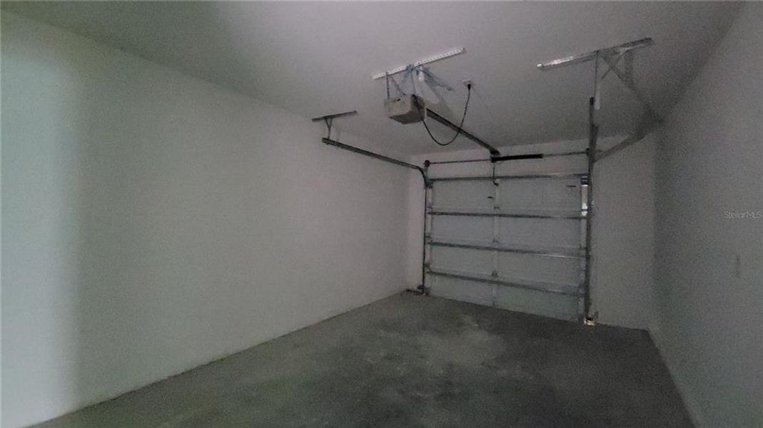 Spacious, unfurnished interior of a new home in , Daytona Beach (Image 19).