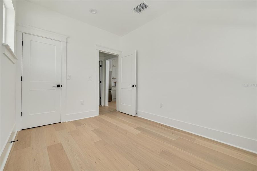 Spacious, unfurnished interior of a new home in , St. Petersburg (Image 37).