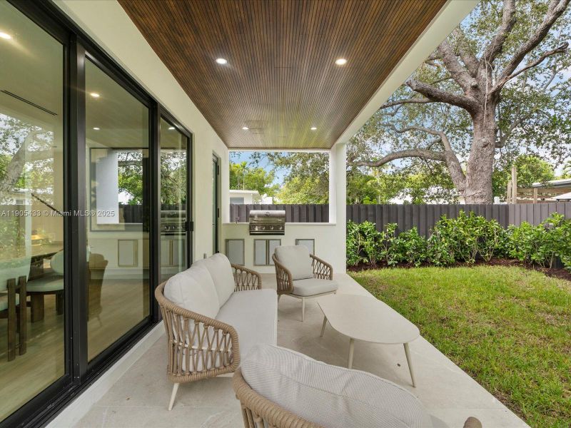 Exterior details and patio area of a home in , Miami (Image 29).