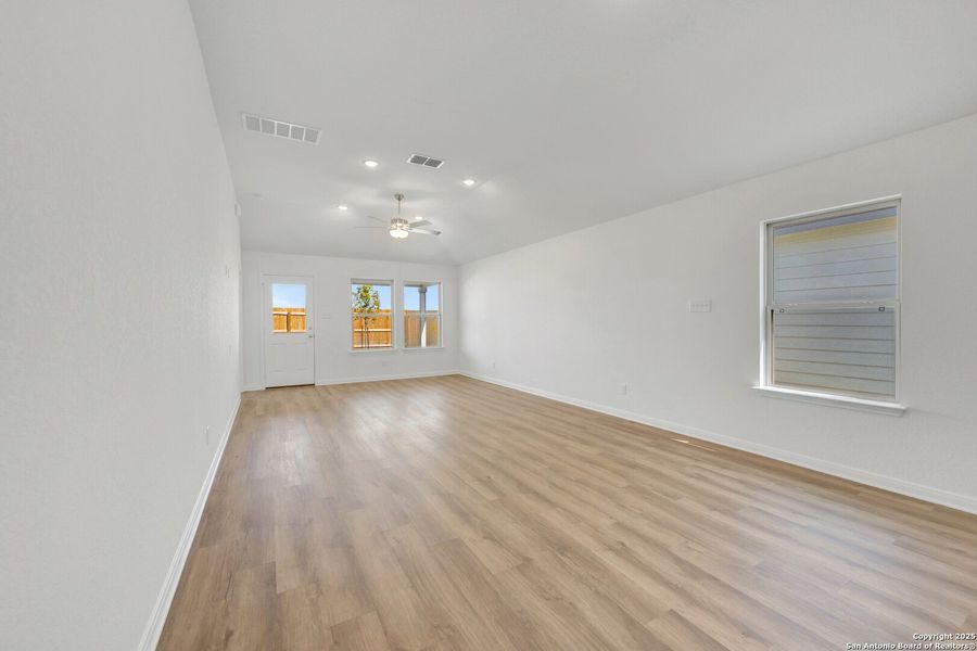 Spacious, unfurnished interior of a new home in Park Place, New Braunfels (Image 25). Spacious, unfurnished interior of a new home in Park Place, New Braunfels (Image 25).