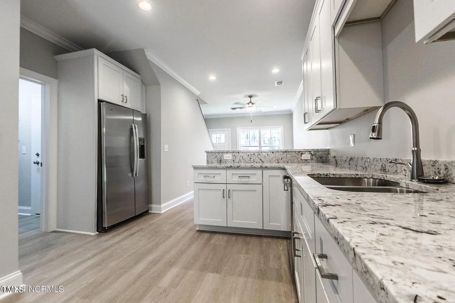 254cf78426efed77067840f46197f7df-uncropp