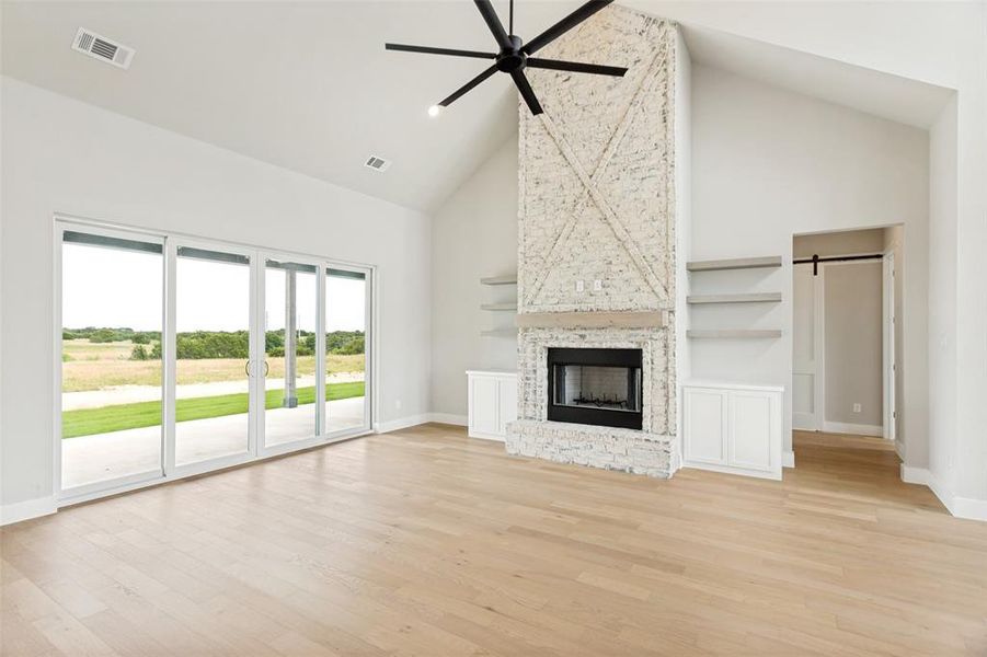 Spacious, unfurnished interior of a new home in , Weatherford (Image 18).