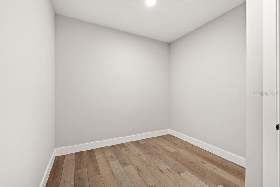 Spacious, unfurnished interior of a new home in , Orlando (Image 42).