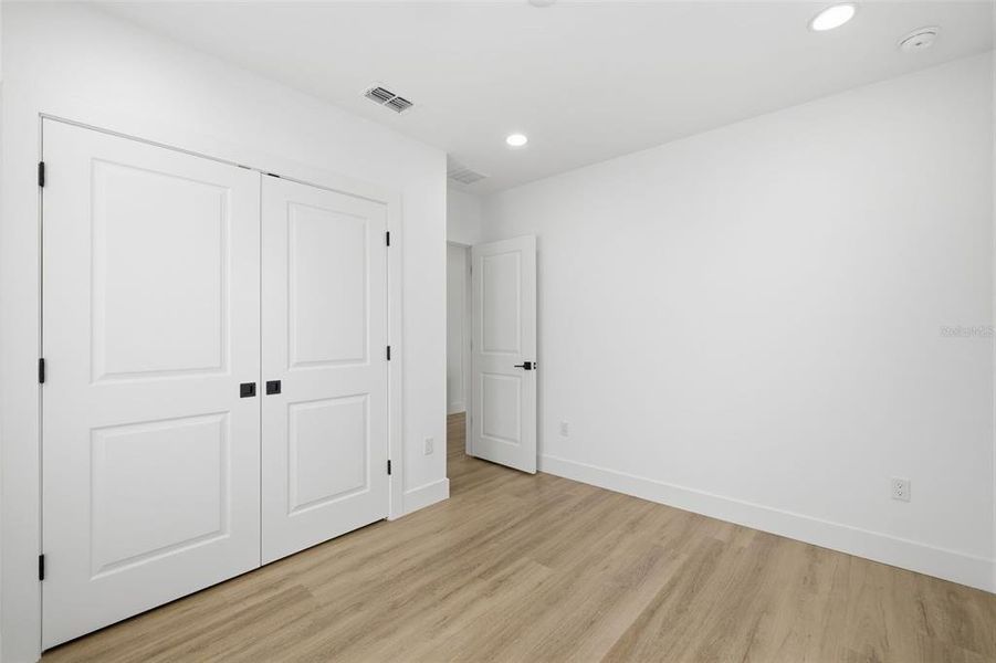 Spacious, unfurnished interior of a new home in , Tampa (Image 23).