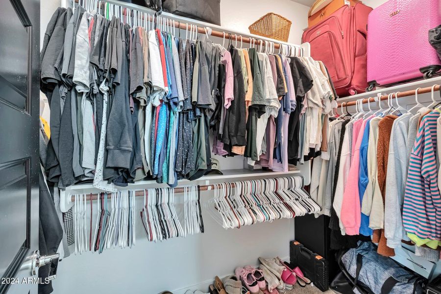 OWNER'S WALK-IN CLOSET