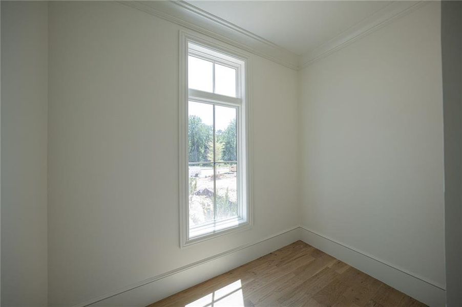 Spacious, unfurnished interior of a new home in Blue Heron Walk, Atlanta (Image 9).