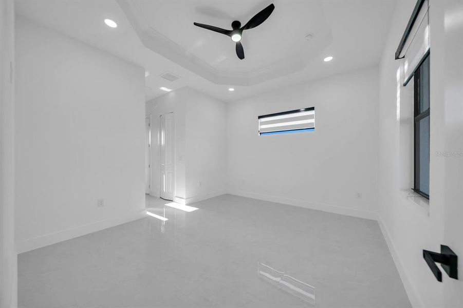 Spacious, unfurnished interior of a new home in , Lehigh Acres (Image 18).