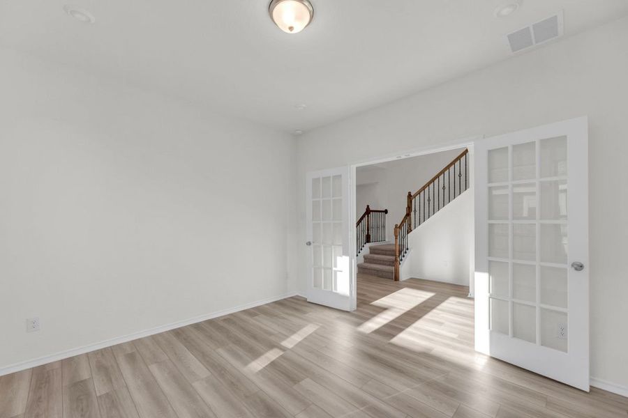 Spacious, unfurnished interior of a new home in Hidden Trails, Belton (Image 6).