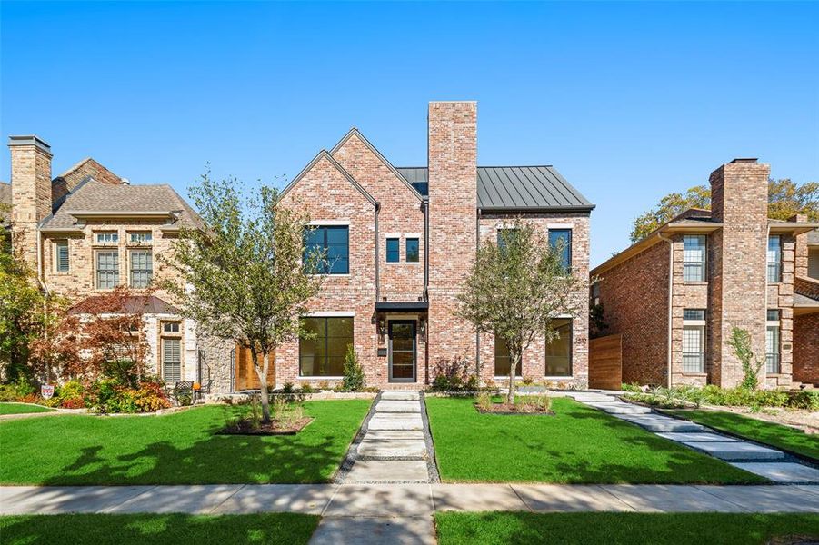 View of front of house featuring a front yard