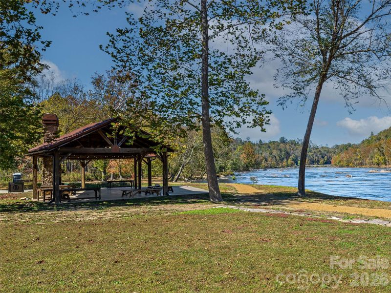 Community amenities in , Asheville (Image 33).