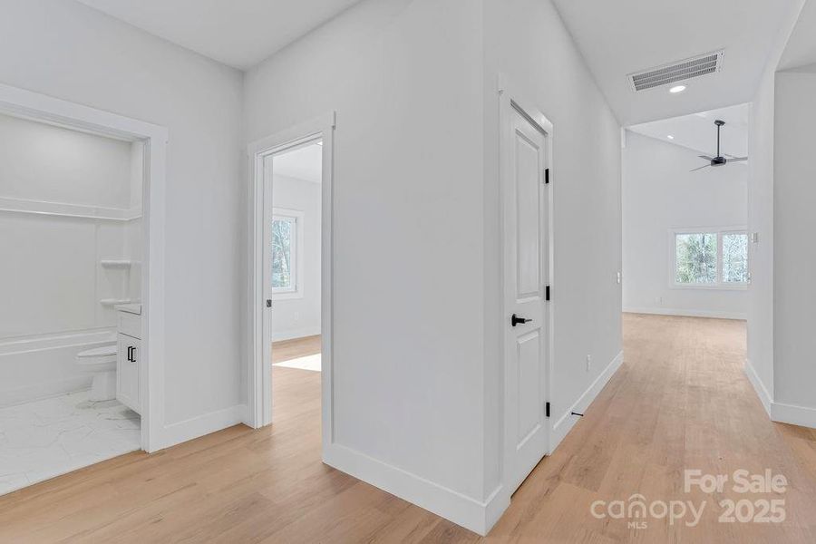 Spacious, unfurnished interior of a new home in , Lincolnton (Image 11).