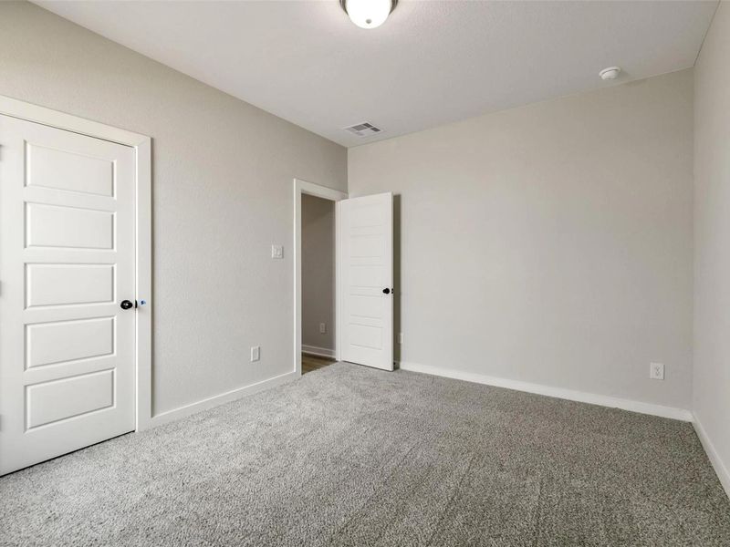 Spacious, unfurnished interior of a new home in Sundance Cove, Crosby (Image 29).
