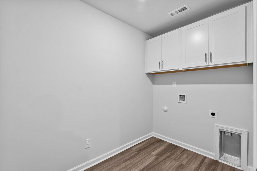 Spacious, unfurnished interior of a new home in Hanes Lake, Winston-Salem (Image 26).