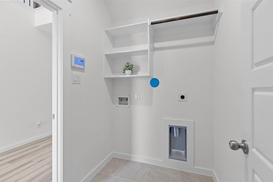 Spacious, unfurnished interior of a new home in Sunterra, Katy (Image 18).