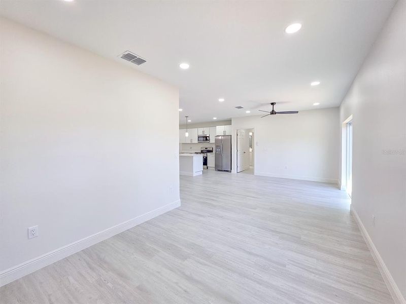 Spacious, unfurnished interior of a new home in , Deland (Image 21).