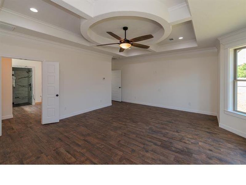 Spacious, unfurnished interior of a new home in , Beaumont (Image 9).