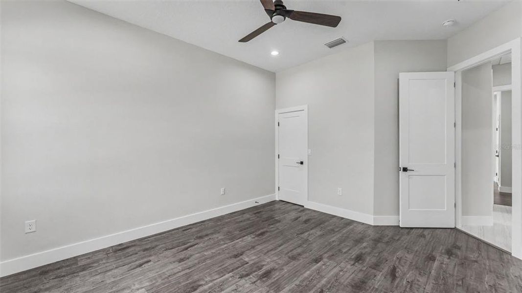 Spacious, unfurnished interior of a new home in , Lakeland (Image 42).