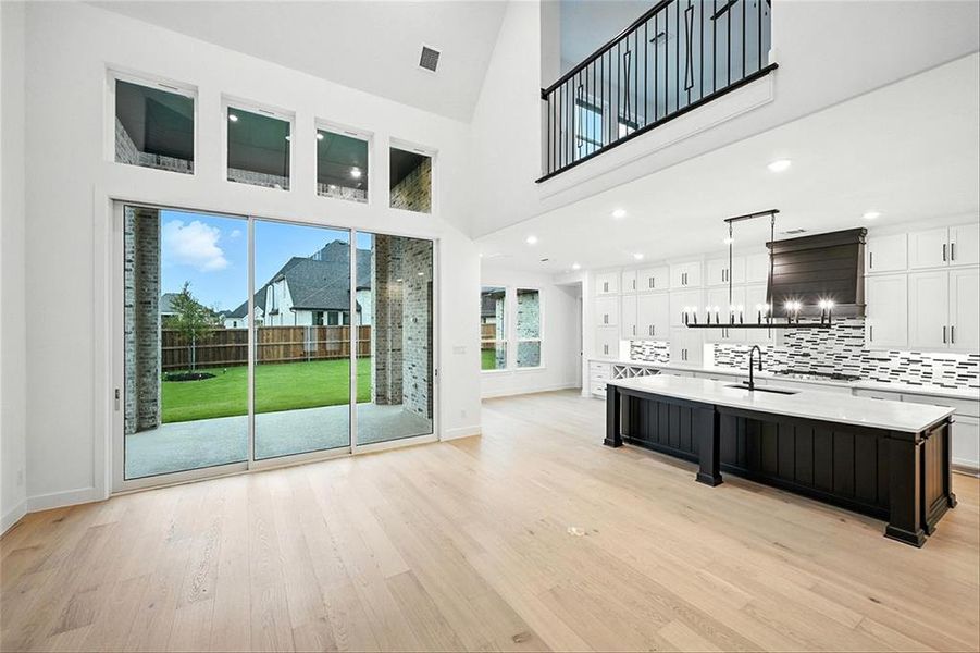 2720AmberLn220E011 2720AmberLn220E011